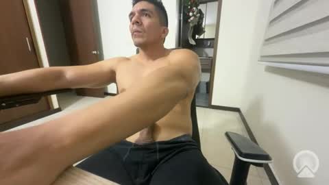 crispin_789 online show from April 16, 2:01 am