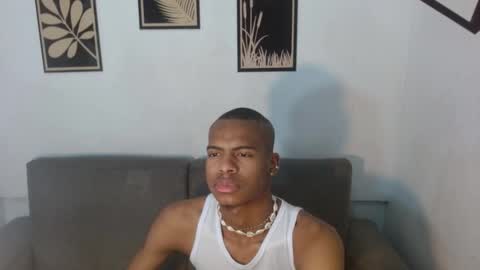 Snapshot of criss_zuri chatting on September 25, 11:25 am criss_zuri online show from September 25, 11:25 am