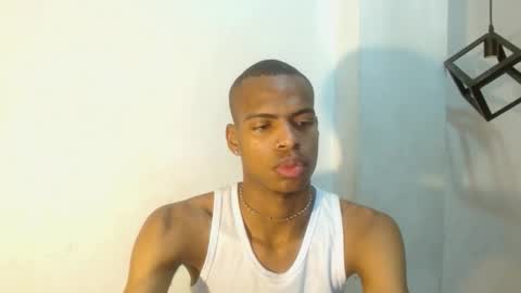 Snapshot of criss_zuri chatting on October 4, 11:30 am criss_zuri online show from October 4, 11:30 am