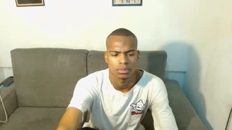 Snapshot of criss_zuri chatting on October 6, 11:51 am criss_zuri online show from October 6, 11:51 am