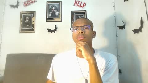 Snapshot of criss_zuri chatting on October 29, 11:45 am criss_zuri online show from October 29, 11:45 am