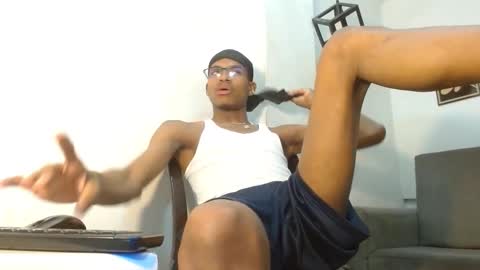 Snapshot of criss_zuri chatting on November 27, 12:18 pm criss_zuri online show from November 27, 12:18 pm