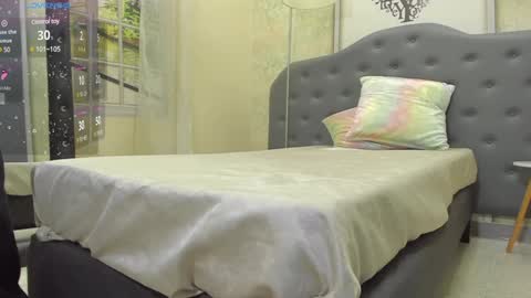 Snapshot of crissh_1 chatting on January 25, 12:17 am crissh 1 online show from January 25, 12:17 am