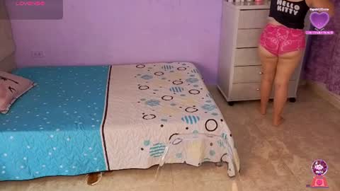 Snapshot of crisstal_7 chatting on June 11, 4:05 pm cristal online show from June 11, 4:05 pm