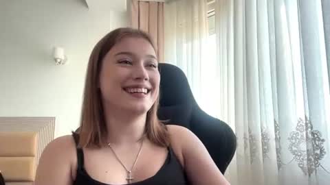 Snapshot of crissymemo chatting on June 15, 3:03 pm crissymemo online show from June 15, 3:03 pm