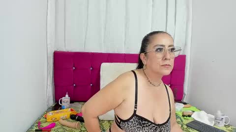 Snapshot of cristal_18xxx chatting on February 20, 6:06 am Cristal online show from February 20, 6:06 am