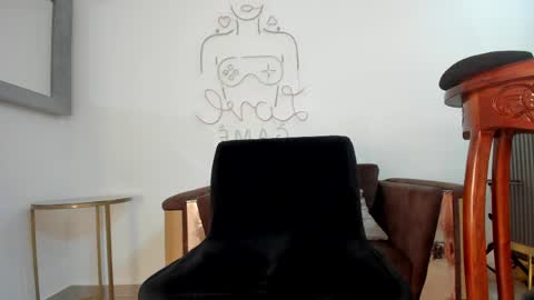 Snapshot of cristal_antonella chatting on April 9, 10:37 pm Antonella PG Mi OnlyFans antonella1110 online show from April 9, 10:37 pm