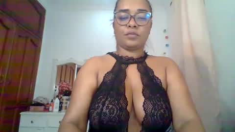 Snapshot of cristal_blanco chatting on February 14, 5:51 am cristal online show from February 14, 5:51 am