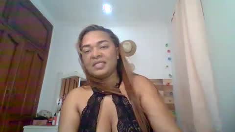 Snapshot of cristal_blanco chatting on February 14, 8:52 am cristal online show from February 14, 8:52 am