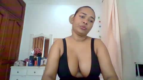Snapshot of cristal_blanco chatting on February 18, 8:59 am cristal online show from February 18, 8:59 am