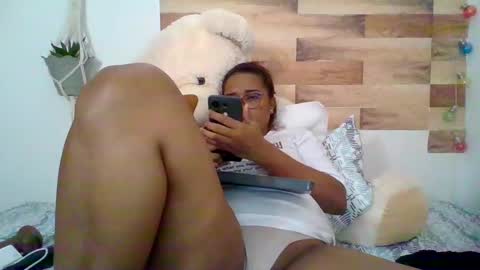 Snapshot of cristal_blanco chatting on February 24, 10:48 am cristal online show from February 24, 10:48 am