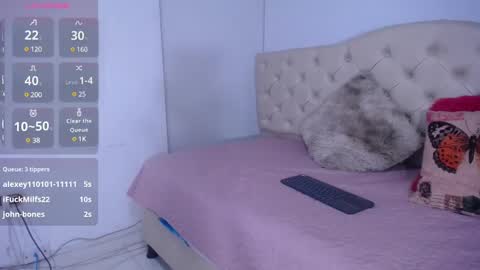 Snapshot of cristal_horny19 chatting on February 23, 6:17 am Milena online show from February 23, 6:17 am