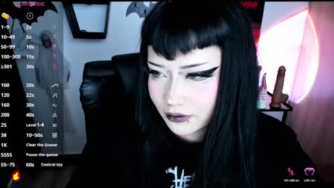 Cris online show from November 22, 11:15 pm