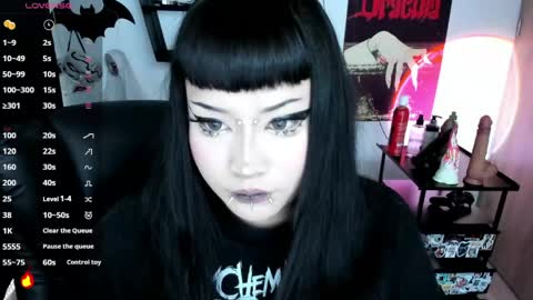 Cris online show from May 4, 9:11 pm