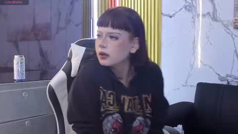 cristal_llanos23_pm online show from June 14, 7:05 pm