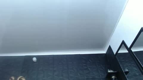 Hanna  online show from December 8, 2:09 pm