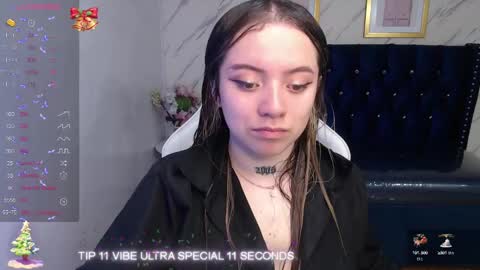 Snapshot of cristal_v_ chatting on December 16, 8:05 pm Cristal online show from December 16, 8:05 pm