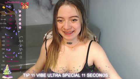 Snapshot of cristal_v_ chatting on December 19, 6:23 am Cristal online show from December 19, 6:23 am