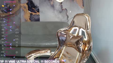 Snapshot of cristal_v_ chatting on January 22, 2:59 am Cristal online show from January 22, 2:59 am