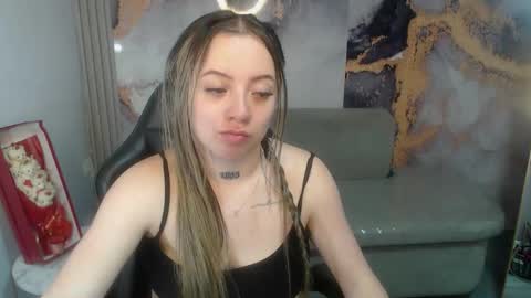 Snapshot of cristal_v_ chatting on September 9, 3:06 am Cristal online show from September 9, 3:06 am