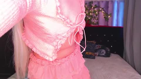 Snapshot of cristalavy chatting on February 23, 7:28 am CristalAvy online show from February 23, 7:28 am