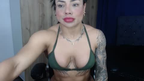 Snapshot of cristalbeautiful1 chatting on April 5, 3:58 am Natalie online show from April 5, 3:58 am