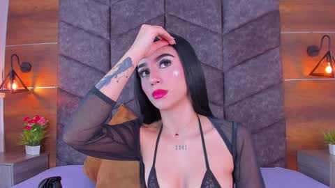 Nicole  Connection time 220pm-910pmCol online show from December 13, 7:32 pm