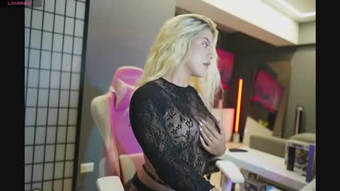 Snapshot of cristalhill chatting on November 20, 5:29 am Laura online show from November 20, 5:29 am