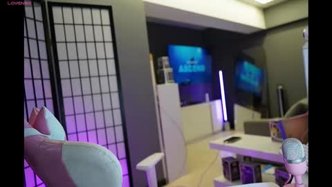 Snapshot of cristalhill chatting on November 22, 4:11 am Laura online show from November 22, 4:11 am