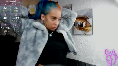 Snapshot of cristall_ravven chatting on December 18, 2:28 am online show from December 18, 2:28 am