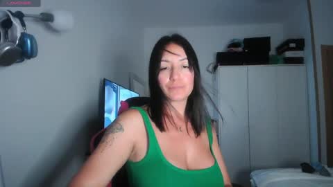 Snapshot of cristalmoon chatting on May 30, 8:17 pm cristalmoon online show from May 30, 8:17 pm