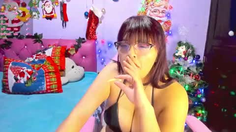 Snapshot of cristaln07 chatting on December 10, 12:50 am Natis online show from December 10, 12:50 am
