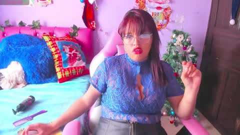 Snapshot of cristaln07 chatting on December 19, 2:46 pm Natis online show from December 19, 2:46 pm