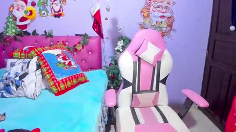 Snapshot of cristaln07 chatting on December 25, 6:20 am Natis online show from December 25, 6:20 am