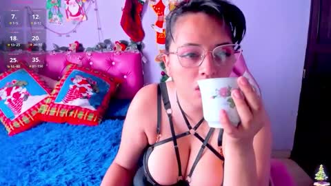 Snapshot of cristaln07 chatting on December 14, 12:21 pm Natis online show from December 14, 12:21 pm