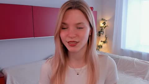 Snapshot of cristasires chatting on March 24, 1:16 pm Cristas online show from March 24, 1:16 pm