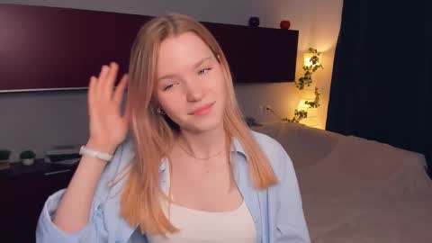 Snapshot of cristasires chatting on March 27, 12:05 pm Cristas online show from March 27, 12:05 pm