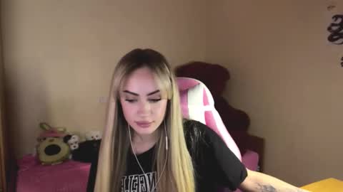 Snapshot of cristenvrias chatting on March 18, 2:53 pm Cristen online show from March 18, 2:53 pm