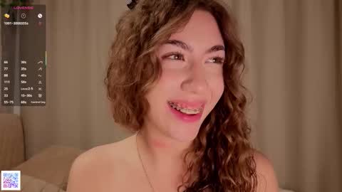 Emma Gift for each subscriber of the fan club online show from December 14, 4:29 am