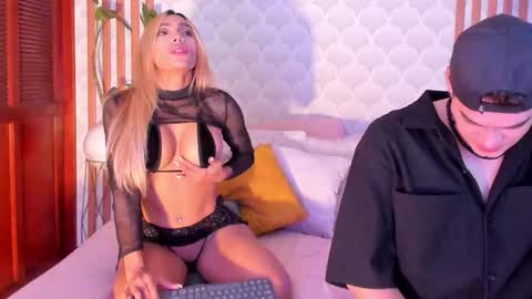 Snapshot of cristianblaze_pamelareal chatting on October 15, 6:35 am Cris Pame online show from October 15, 6:35 am