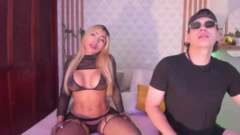 Snapshot of cristianblaze_pamelareal chatting on October 17, 8:39 am Cris Pame online show from October 17, 8:39 am