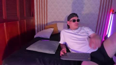 Snapshot of cristianblaze_pamelareal chatting on January 14, 9:48 am Cris Pame online show from January 14, 9:48 am