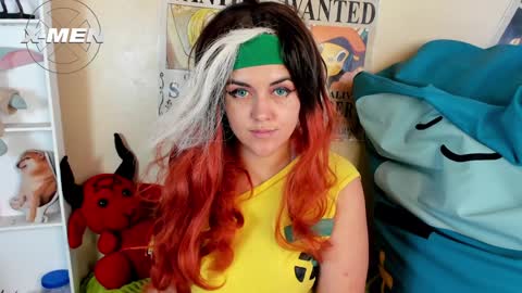 Snapshot of cristina_blue21 chatting on December 7, 2:13 pm Cristina online show from December 7, 2:13 pm