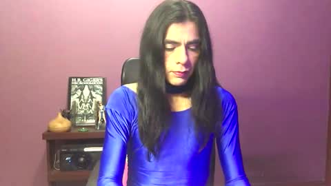 Snapshot of cristinadickclit chatting on December 18, 2:28 am Cristina Dick Clit online show from December 18, 2:28 am