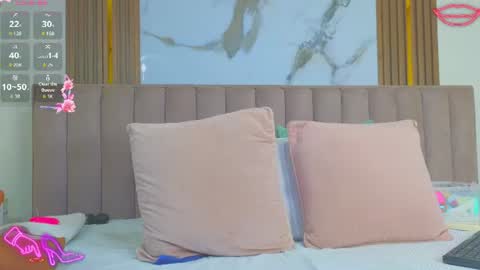 Snapshot of cristinsexy_ chatting on July 27, 10:33 am Cristina online show from July 27, 10:33 am