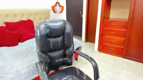 Snapshot of cristoferr_1 chatting on March 14, 6:57 pm CRISTOFER online show from March 14, 6:57 pm