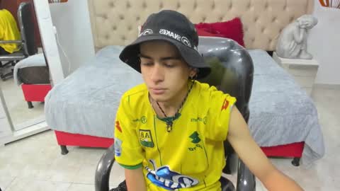 Snapshot of cristoferr_1 chatting on March 18, 6:11 pm CRISTOFER online show from March 18, 6:11 pm