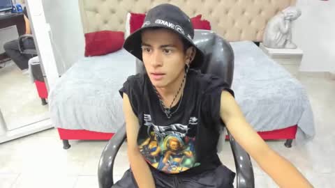 Snapshot of cristoferr_1 chatting on March 19, 6:01 pm CRISTOFER online show from March 19, 6:01 pm