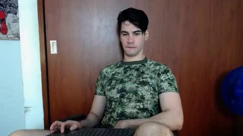 Snapshot of cristopher_vega182 chatting on November 25, 9:48 pm cristopher online show from November 25, 9:48 pm