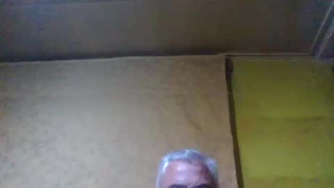 Snapshot of crmperez chatting on January 7, 1:17 am crmperez online show from January 7, 1:17 am